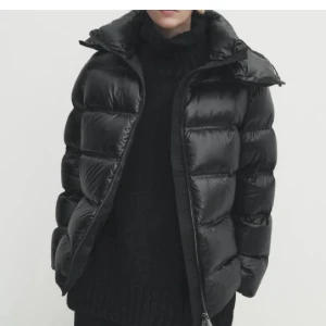 INTRESSEKOLL - intressekoll på min massimo dutti vinterjacka, tror den är helt slutsåld. I strl Xs, är som sagt osäker på om det är min stil. Nypris runt 3000kr, tänker att jag inte släpper den under 2200kr