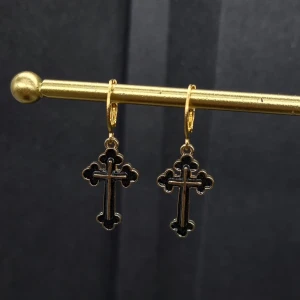 Handgjorda örhängen  - Handgjorda +🌚➕️●Örhängeskrokar -rostfritt stål. Metal -korset. Nickel fri. Längd -4cm