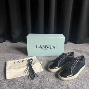 Lanvin skor stl 42 (8UK) - Säljer nu dessa sjukt snygga och trendiga skorna som är väldigt sparsamt använda | Allt og ingår kvitto osv | Nypris 5000 kr | Hör av er om ni vill ha mer bilder!🙌