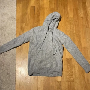 Merinoulls hoodie  - Säljer denna fina merinoulls hoodien för 750 . Bara använd ett par fåtal gånger och pris kan diskuteras vid ett snabbt köp 