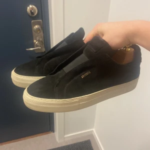 Axel Arigato skor - Arigato clean 360 laceless skor Färg: svarta Stl 44  Skick 8,5/10