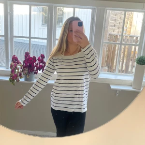 Randig tröja - Fin vardagströja som jag inte vet var den är ifrån, fint skick och sitter som en S