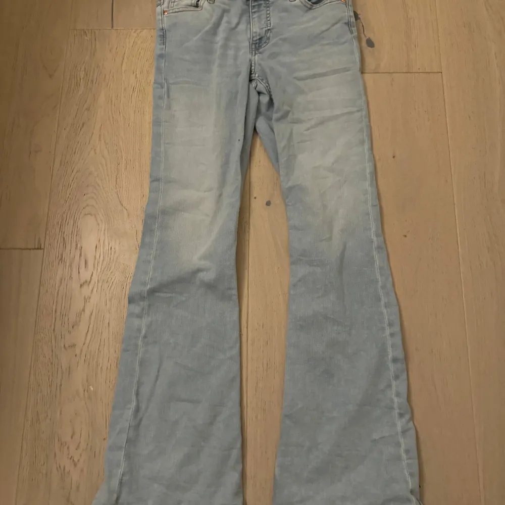 Från Gina tricot storlek 36. Jeans & Byxor.