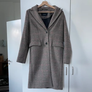 Höstkappa Vero Moda - Fin höstkappa från Vero Moda i väldigt fint skick Bra längd för personer som är mellan 160-170 cm långa