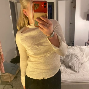 Beige blus - Oanvänd! 