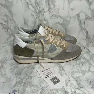 Philippe model skor - Ett par Philippe model skor i storlek 42 de är äkta och finns bevis genom vestiare taggen 