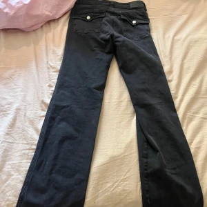 90s boot jeans - Bra skick och har inte använts ofta, max 1 eller 2 gånger