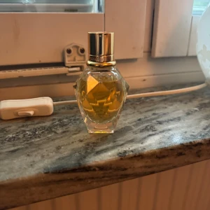 Paco Rabanne - Den nya Million gold for her, 30ml köpt för 965kr. Använt ca 3 gånger 