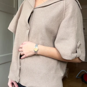 Snygg kofta - Så snygg beige/brun kofta med knappar 