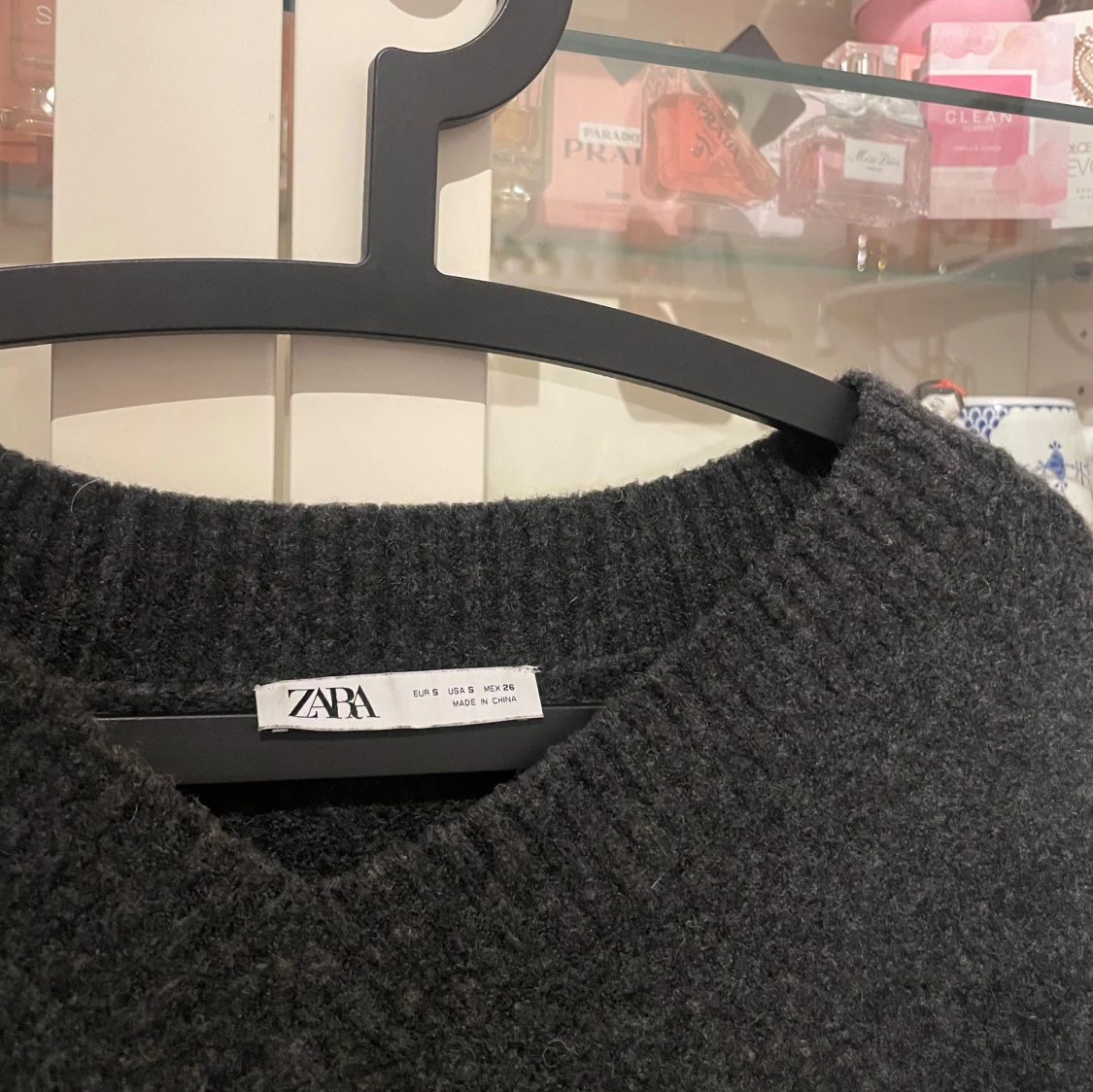 Mörkgrå stickad tröja från Zara - 90