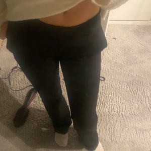 Now Waist bootcut kostymbyxor  - Jag säljer mina kostymbyxor för att dem inte kommer till användning. Skriv privat för mer bilder eller frågor💗