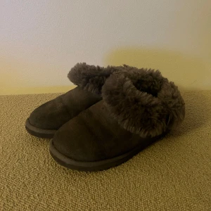 Uggs  - Säljer nu mina uggs i mycket bra pris perfekta nu till vintern vid ytterligare frågor eller funderingar är det bara att skriva 