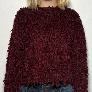 RÖD FRANSTRÖJA - Unik och cool tröja med fransar!