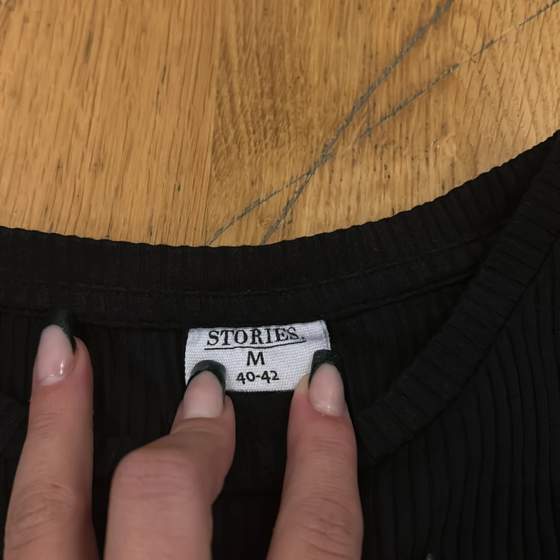 Svart ribbad topp från Stories - 92