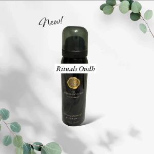 Ny! The Ritual of Oudh Foaming Shower Gel - Säljer en lyxig duschgel från Rituals med doft av oudh och patchouli. Flaskan är elegant och svart med en gyllene logotyp. Perfekt för en avkopplande duschupplevelse. Innehåller 50 ml. Den här storleken har utgått ur sortimentet.