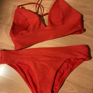Bikini  - Röd bikini från H&M