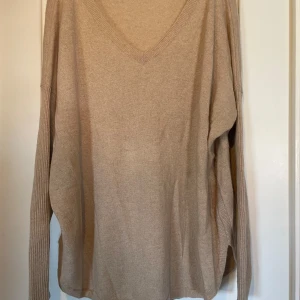 Lisa yang kashmir tröja - Fint skick skön Kashmir stök 2 skulle säga att det är en medium/large