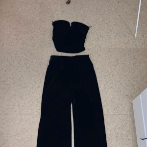 Ett svart set:) - ;)