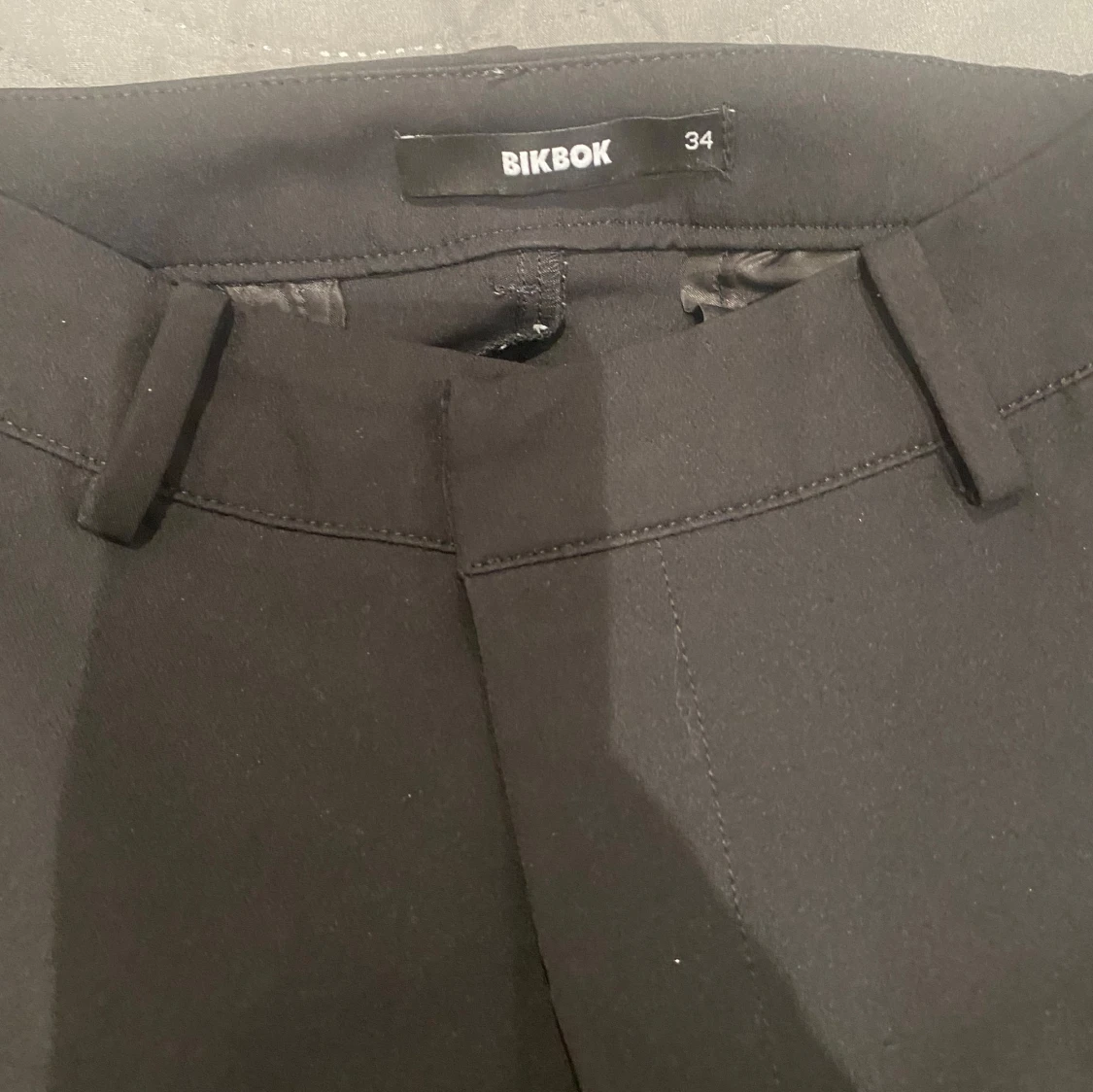 Svarta kostymbyxor från BikBok - 91