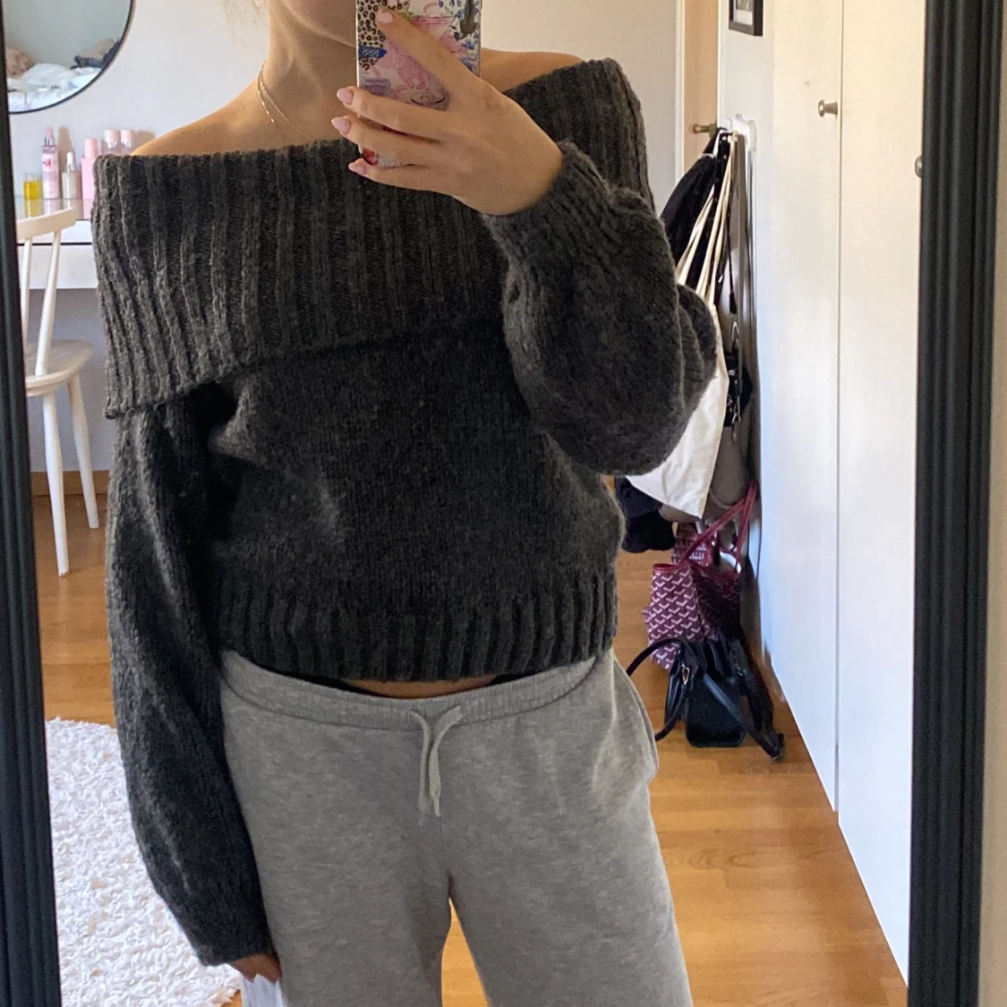 Offshoulder stickad tröja