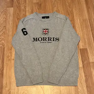 Stickad Morris sweatshirt i mycket bra skick. Bra passform. Pris går att diskutera 