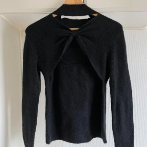 Svart stickad tröja L - Storlek L NYSKICK pris 199kr