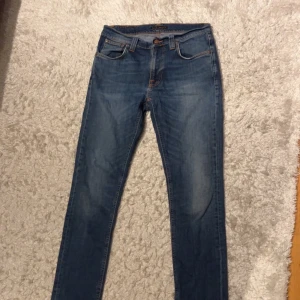 Nudie Jeans - Nudie jeans i mycket bra skick, säljer enbart för att rensa garderoben, inget slitage🌟