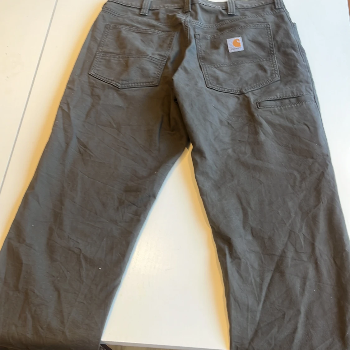 Grå byxor från Carhartt - 90