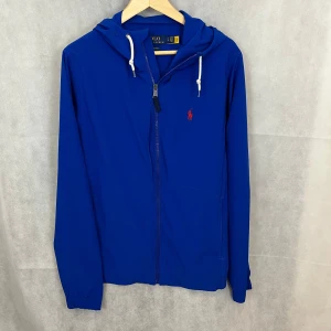 Ralph Lauren jacka - Riktigt schysst raffe jacka i storlek S. Modellen är 185. Ungefär helt ny.