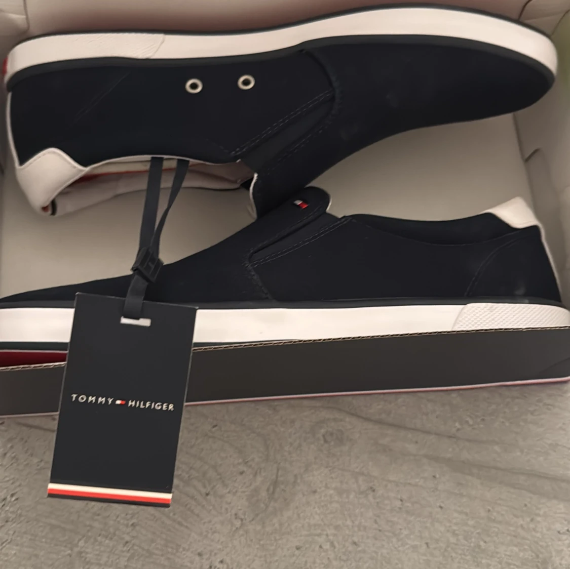 Svarta sneakers från Tommy Hilfiger - 93