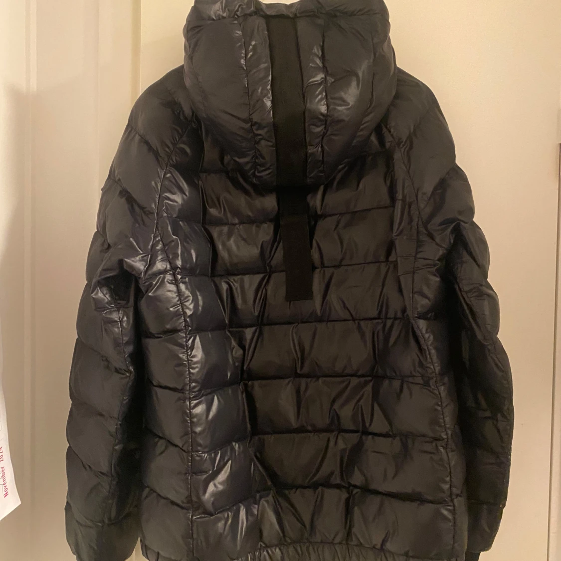 Svart dunjacka från Peak Performance - 90