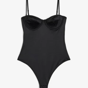 Satinbody - as najs body, slutsåld💕💕💕den är öppen i ryggen💕💕storlek 40 men skulle säga att den passar 38 kankse 36 också💕