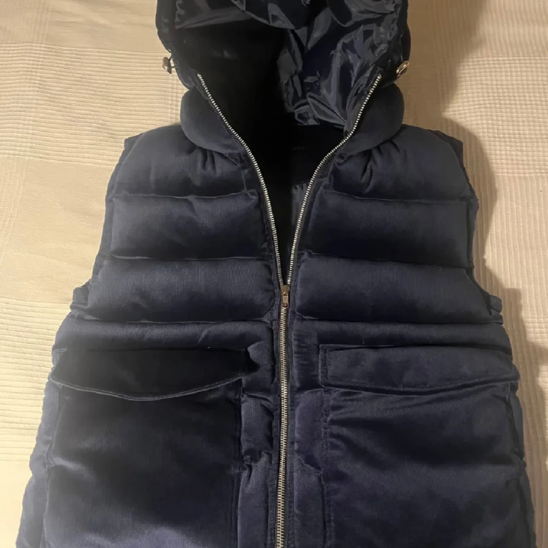 Mörkblå dunväst från Vendora