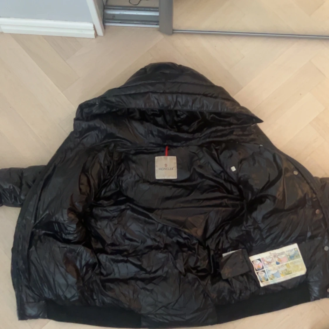Svart dunjacka från Moncler