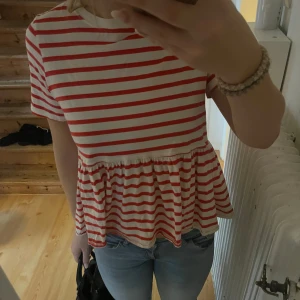 Zara T-shirt  - En T-shirt från zara i storlek M💞