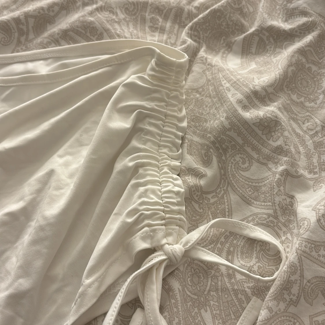 Vit oneshoulder topp - 90