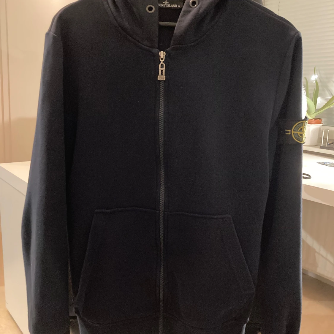 Mörkblå hoodie från Stone Island - 90