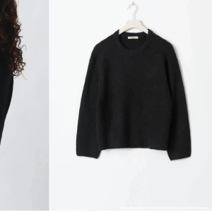 Stickad tröja  - Kommer inte till använd, inga defekter , är bara använd ett fåtal gånger! 💓 nypris 400kr! 