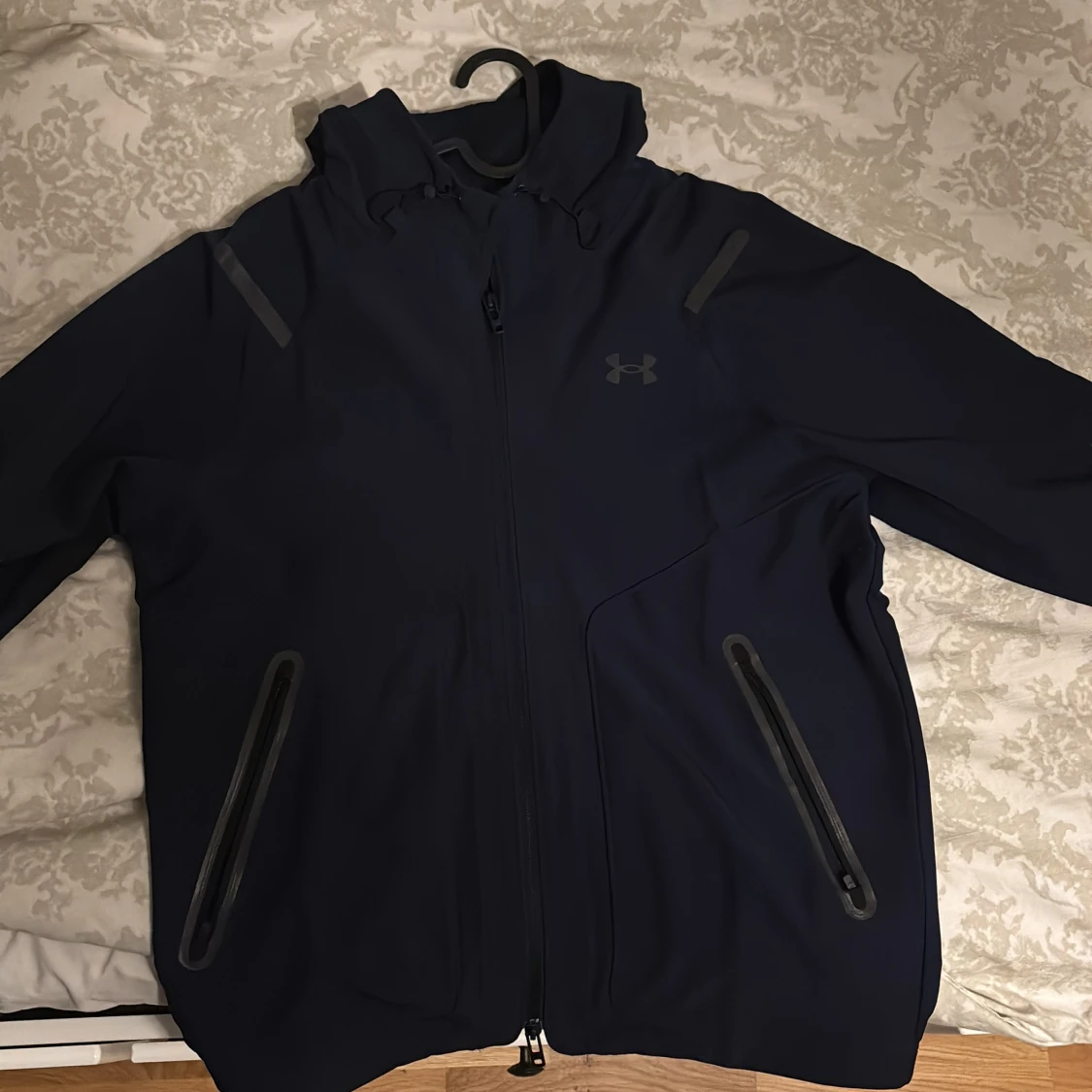 Mörkblå jacka från Under Armour - 2