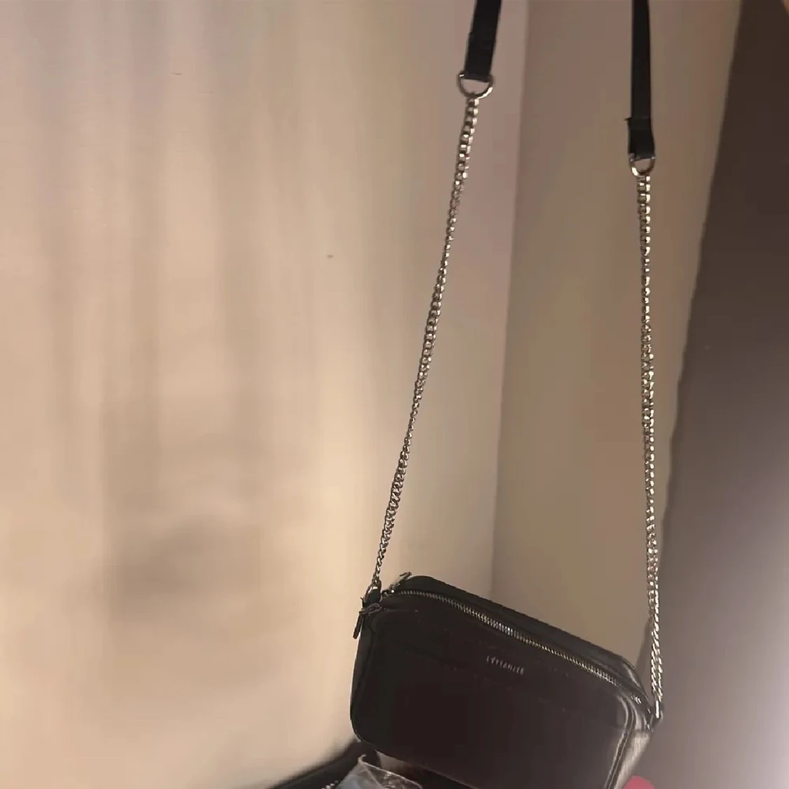 Svart axelväska från L'éternité - 2