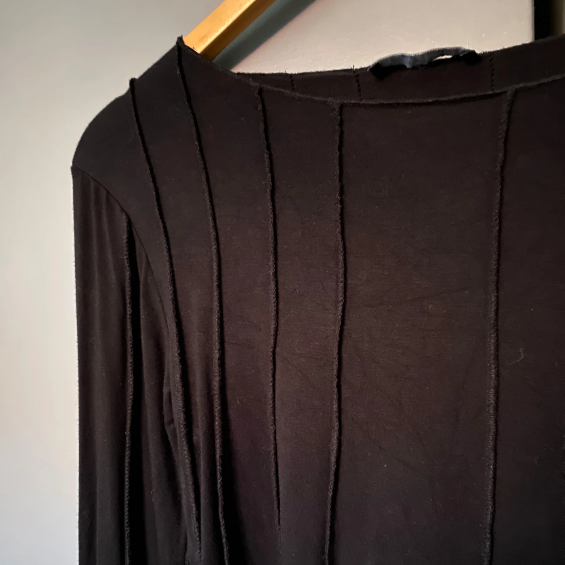 Svart ribbad tröja - 1