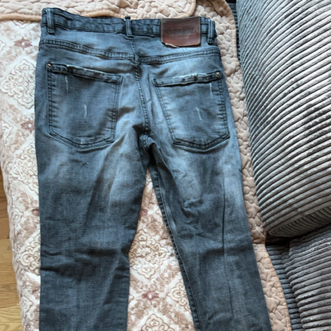 Grå jeans från Dsquared2 dom är i god stick,  - 1