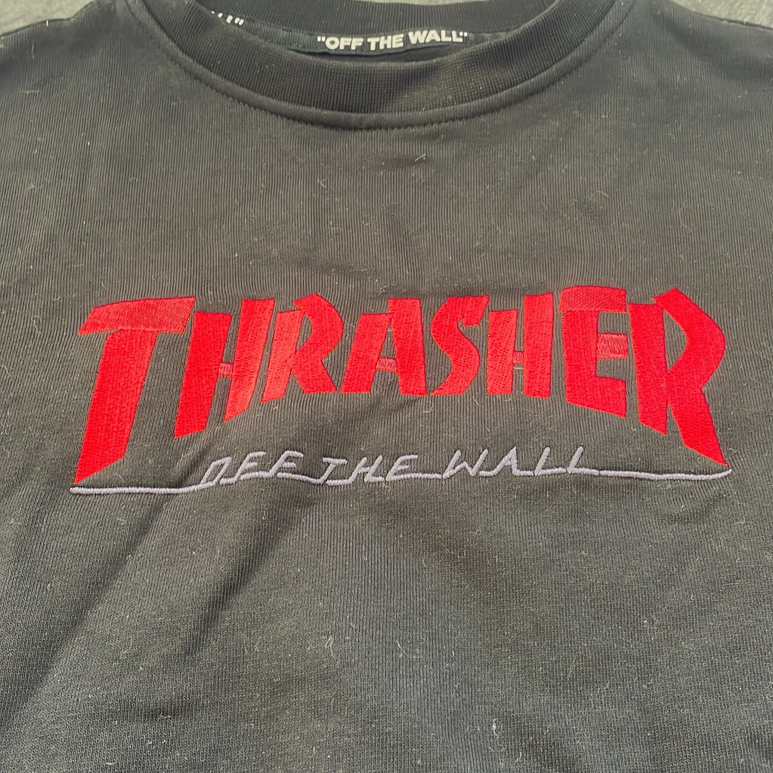 Svart tröja från Vans med Thrasher-tryck - 3