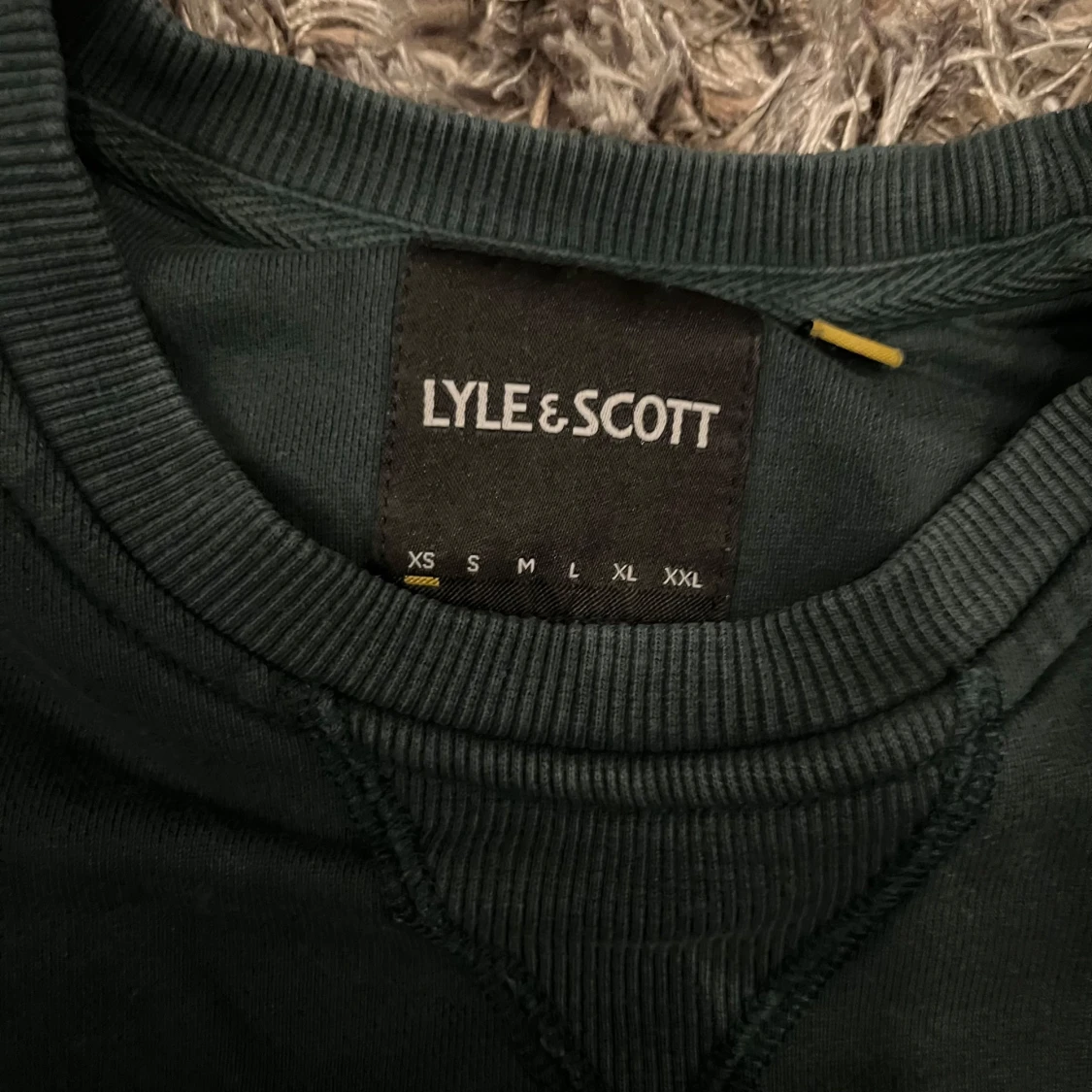 Mörkgrön tröja från Lyle & Scott - 2