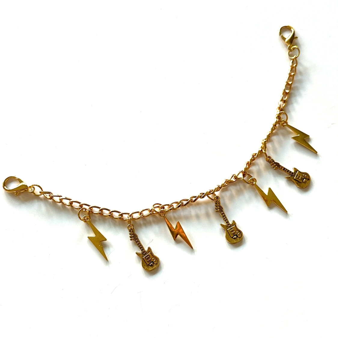 Guldfärgat accessoarsmycke 