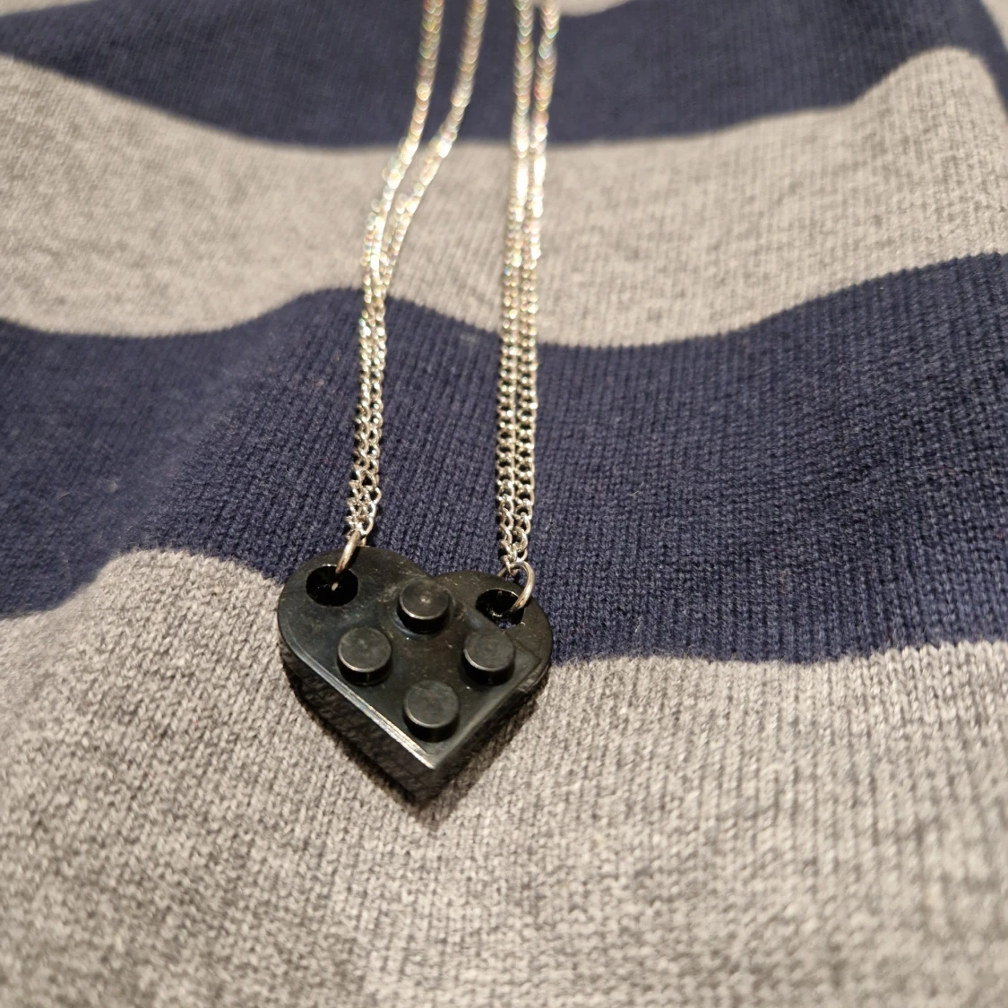 Halsband med hjärtformade hängen - 1