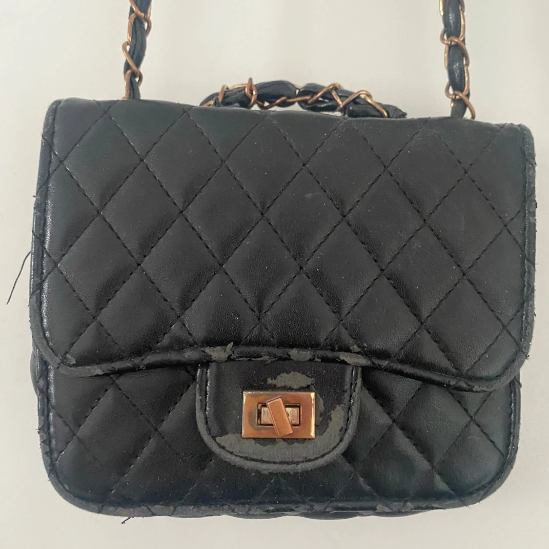 Svart quiltad axelväska - 2