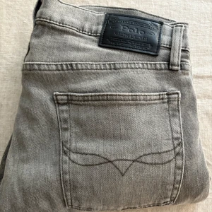 Ralph lauren jeans  - Ralph Lauren sullivan slim storlek 32 använda en gång. Skick 9,5/10 nypris 2000 kr 