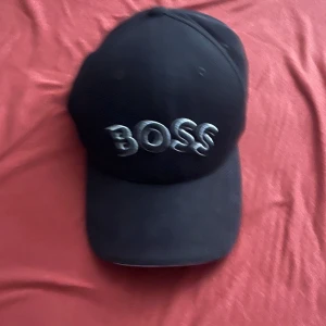 BOSS keps - Fin keps i bra skick