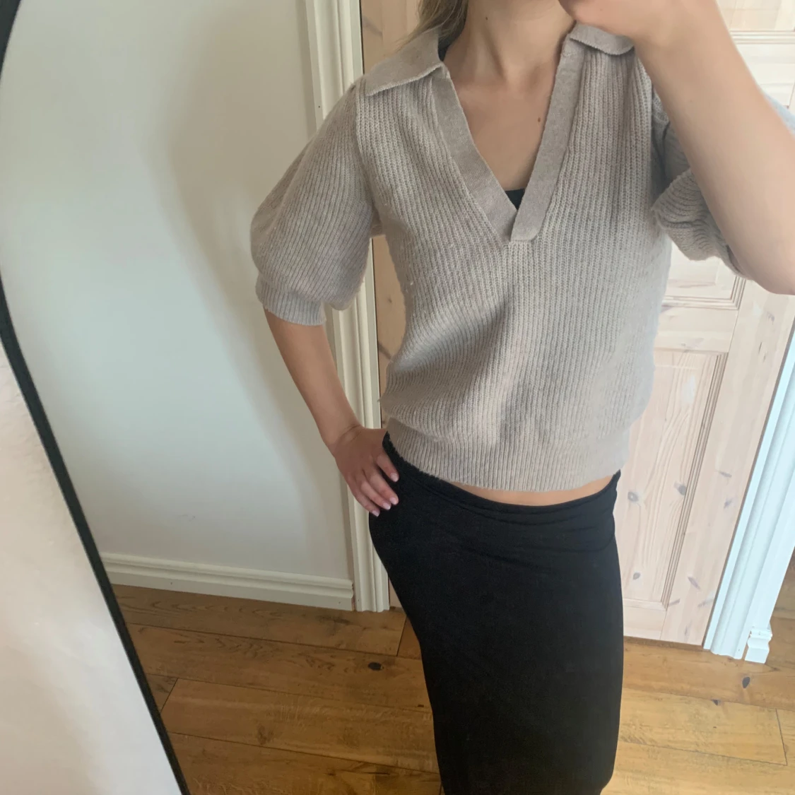 Stickad kofta med puffärmar  - 90